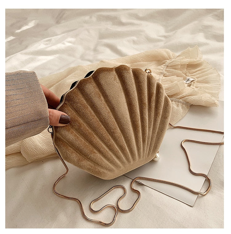 Velours Schelp Chain Bag